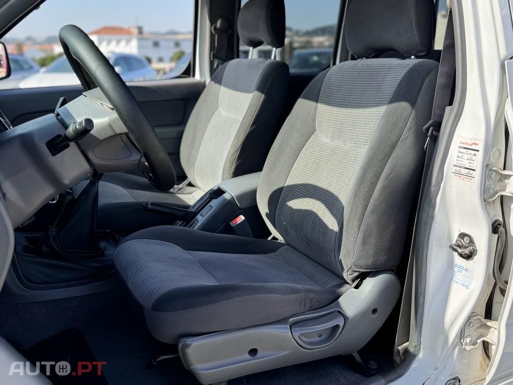 Nissan Pick Up 2.5 TD CD Look Navara