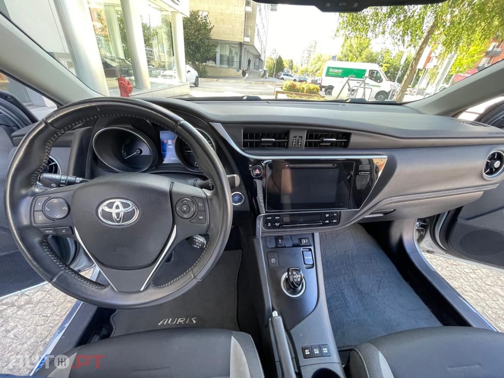 Toyota Auris 1.8 HSD Comfort +P.Techno+P.Sport