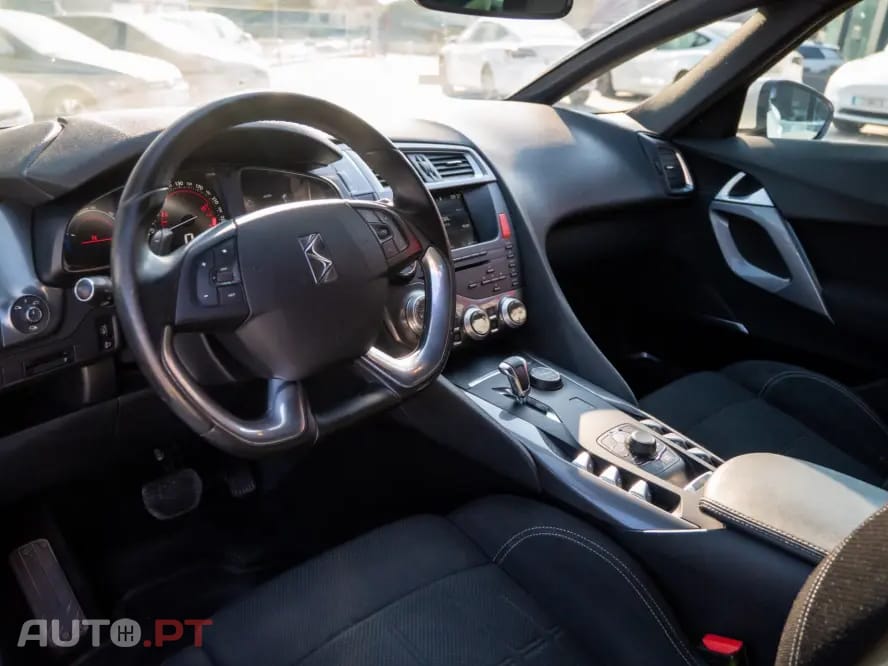 Citroen DS5 2.0 HDi Hy4 So Chic CMP6 102g