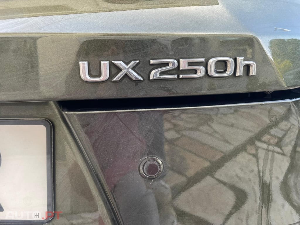 Lexus UX Sport — fotografia 4