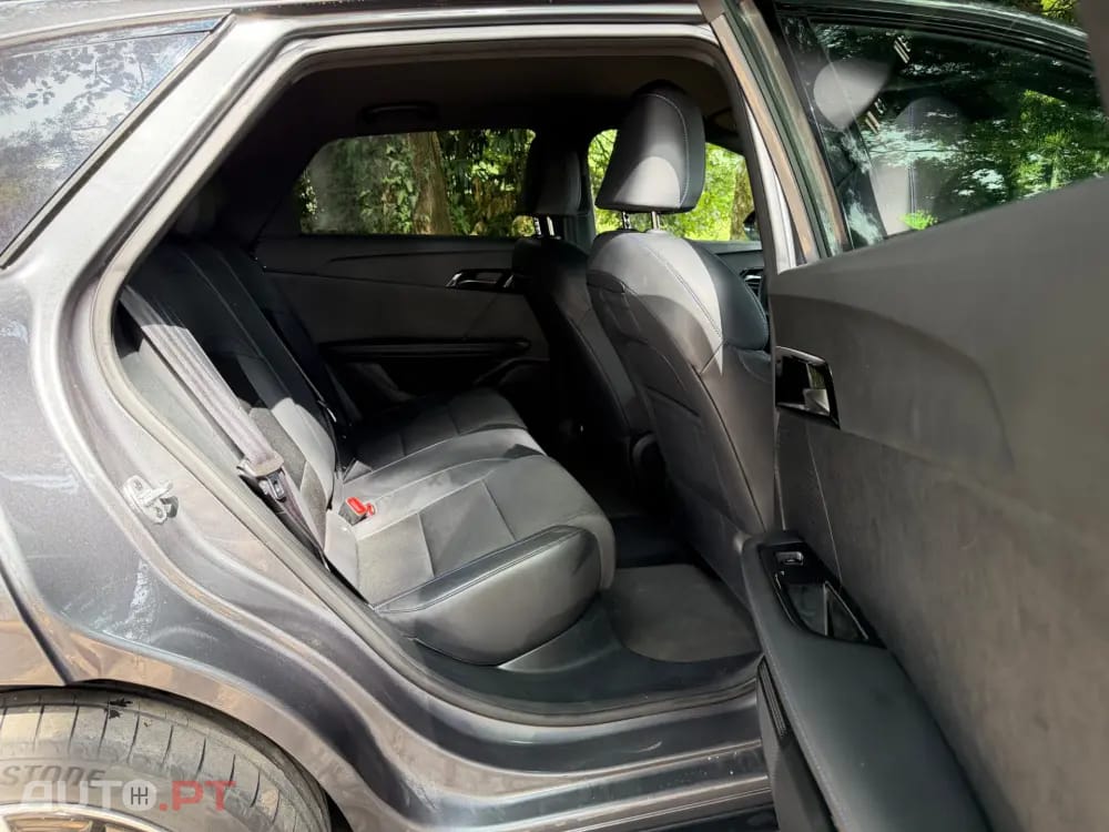 MG MG4 77 kWh Extended Range Luxury