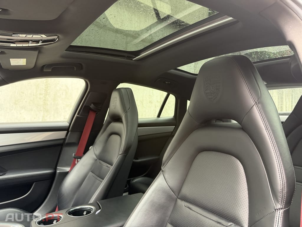 Porsche Panamera 4 E-Hybrid Platinum Edition