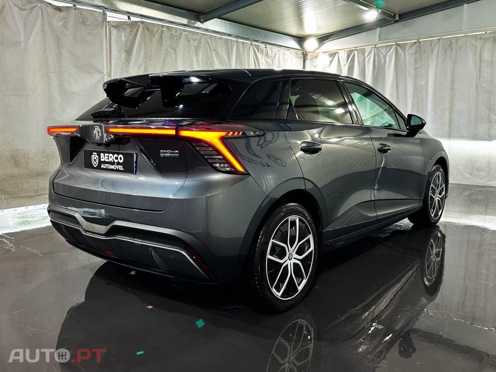 MG MG4 77 kWh Extended Range Luxury