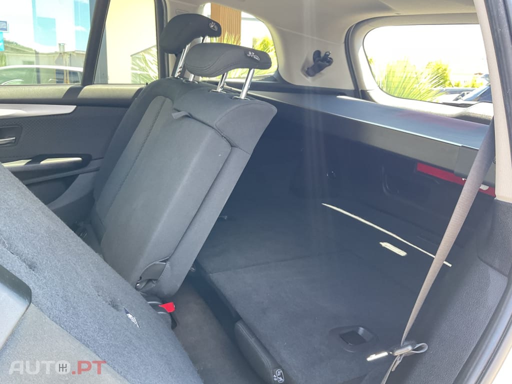 BMW 216 i 7L