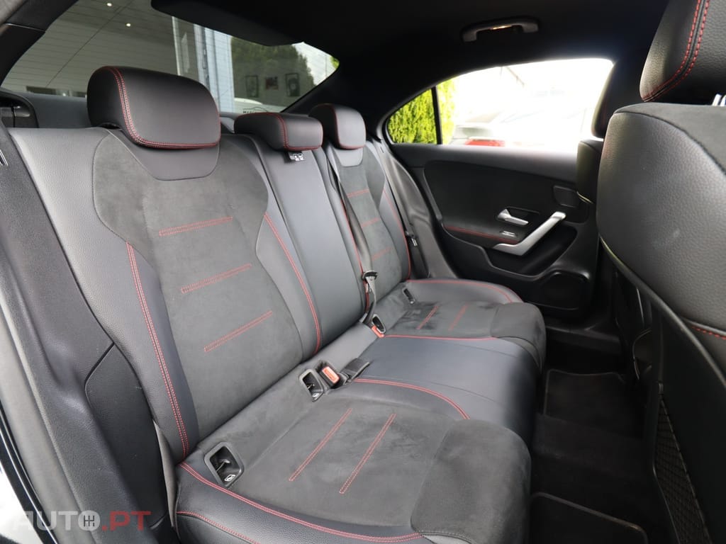 Mercedes-Benz A 250 e 8G-DCT AMG Line — fotografia 17