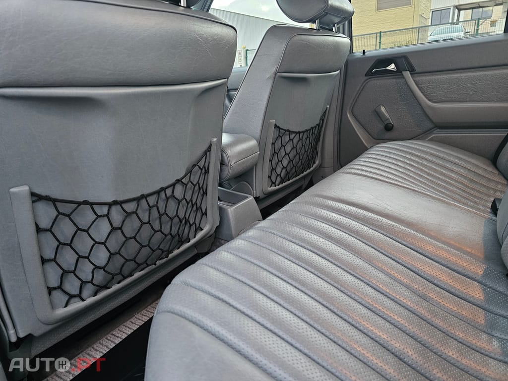 Mercedes-Benz 300 D