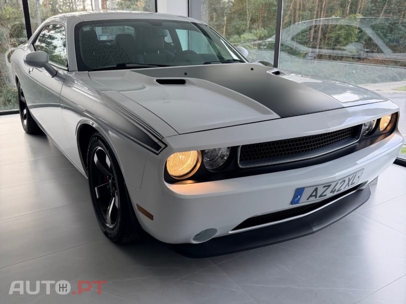 Dodge Challenger Auto SXT Plus