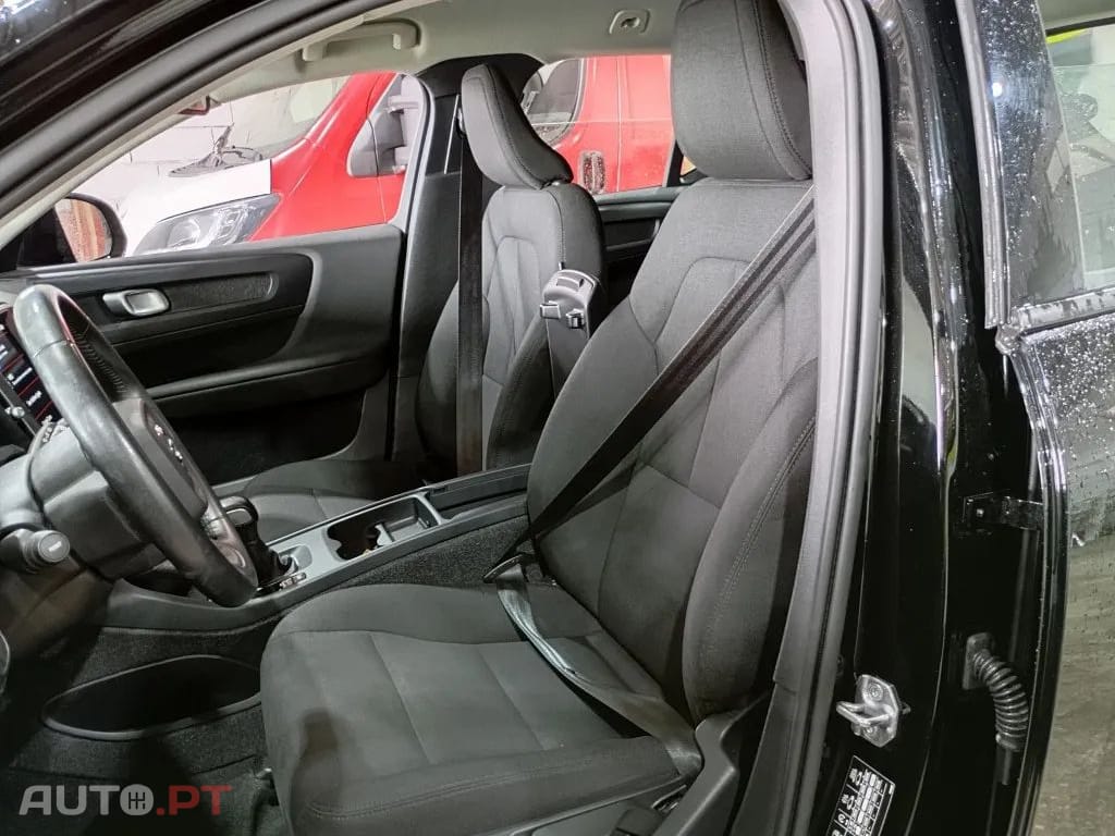 Volvo XC40 1.5 T2 Momentum