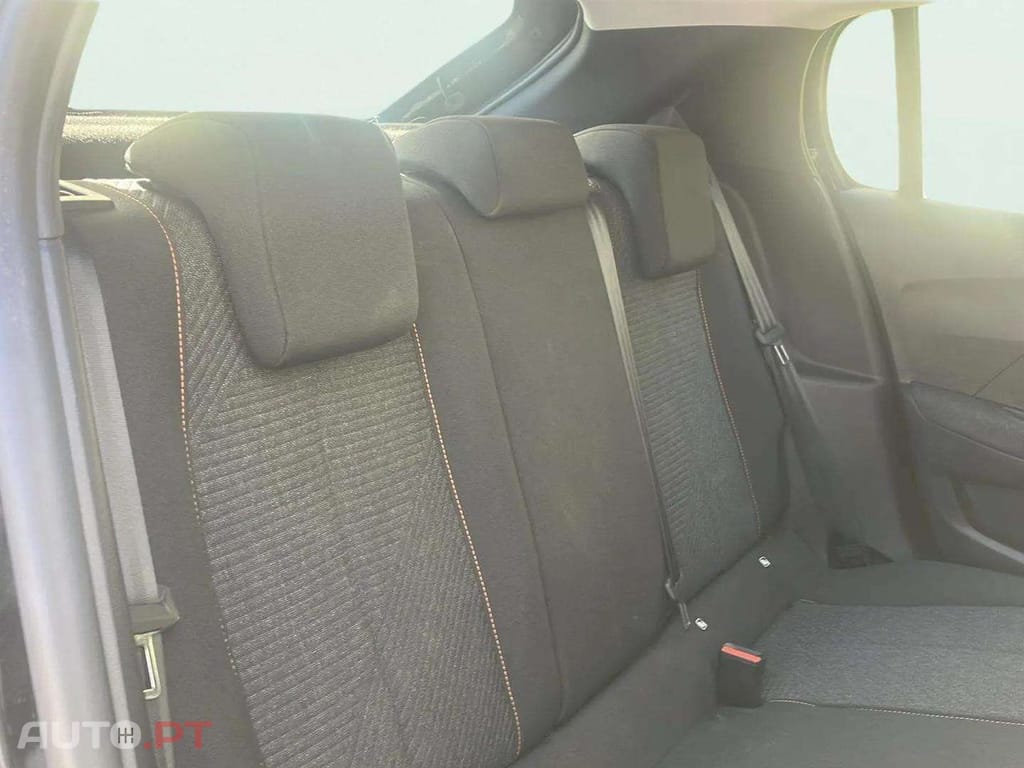 Peugeot 208 1.2 Hybrid Style e-DCS6