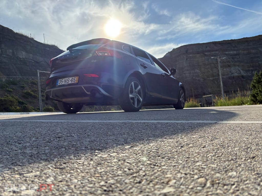 Volvo V40 1.6 D2 R-Design Momentum — fotografia 6