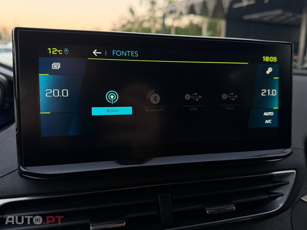 Peugeot 3008 1.6 Hybrid Allure e-EAT8