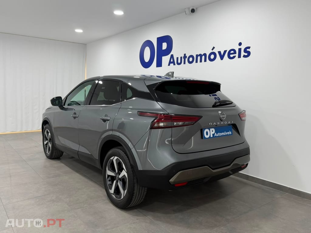 Nissan Qashqai 1.3 DIG-T N-Connecta LED Xtronic