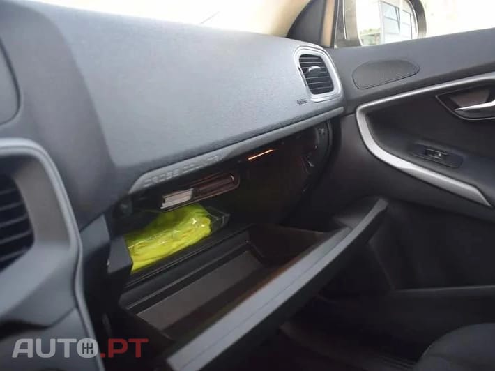 Volvo V40 Cross Country Outro