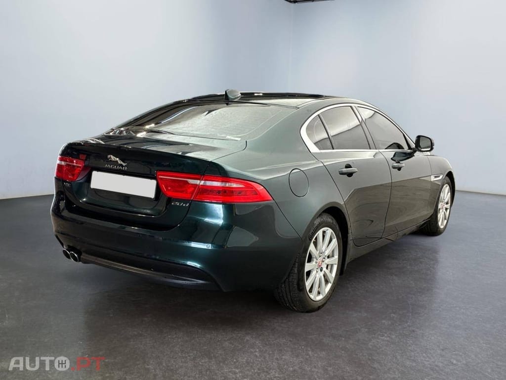 Jaguar XE 2.0 D Pure