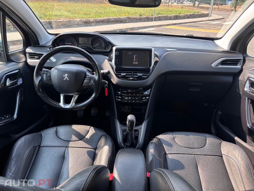 Peugeot 208 1.2 PureTech Signature