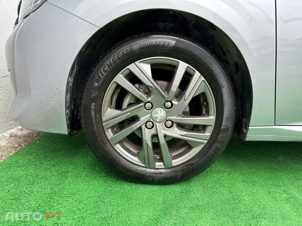 Peugeot 208 PureTech 75 Allure Pack