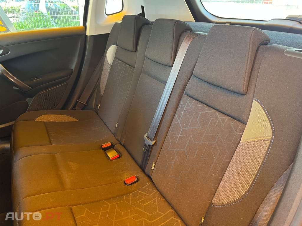Peugeot 2008 1.2 e-VTi Style