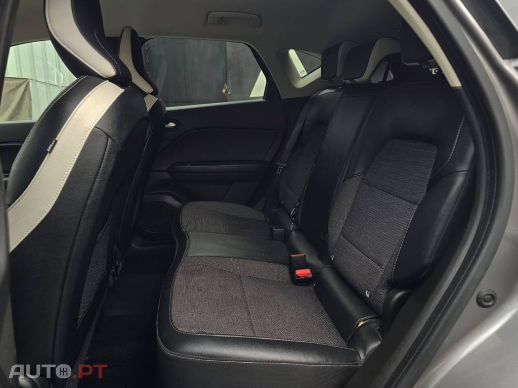 Renault Captur 1.6 E-TECH PLUG-IN INTENSE
