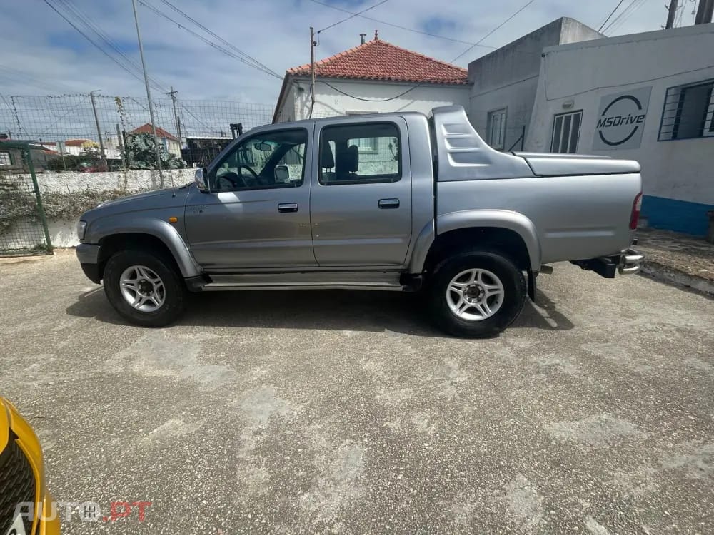 Toyota Hilux 2.5 D4-D Tracker