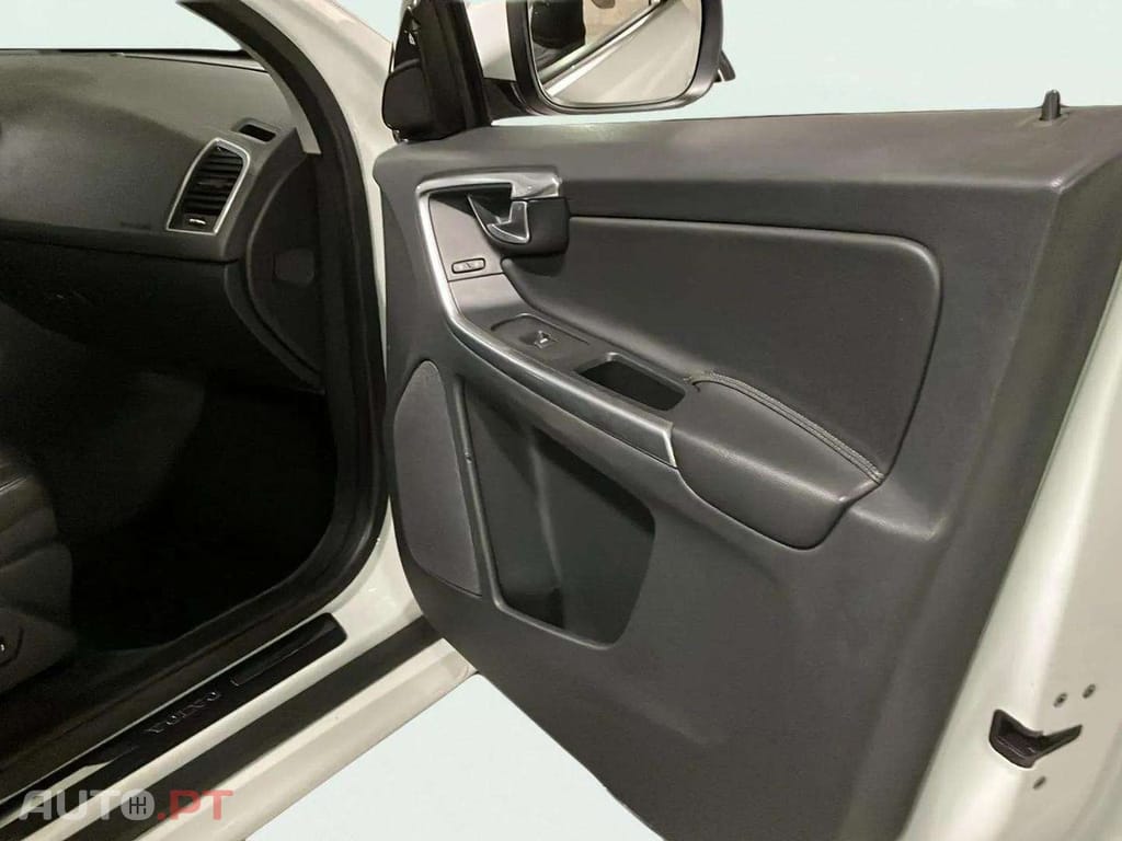 Volvo XC60 2.0 D4 Momentum Plus Geartronic