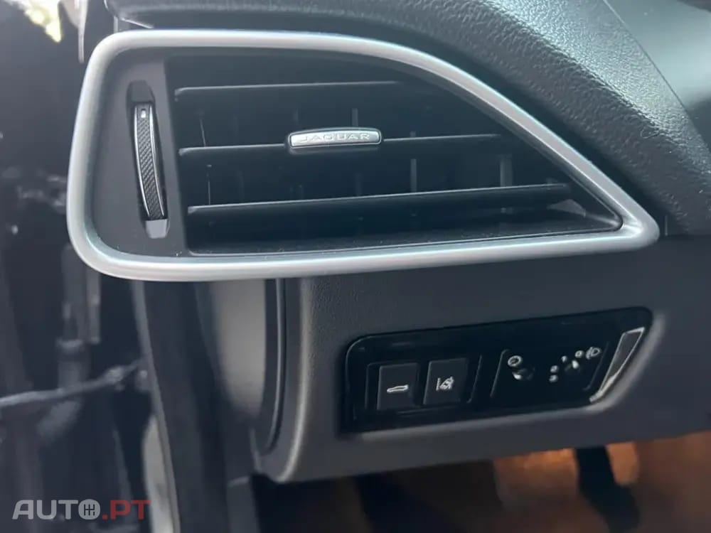 Jaguar XE 2.0 D Prestige