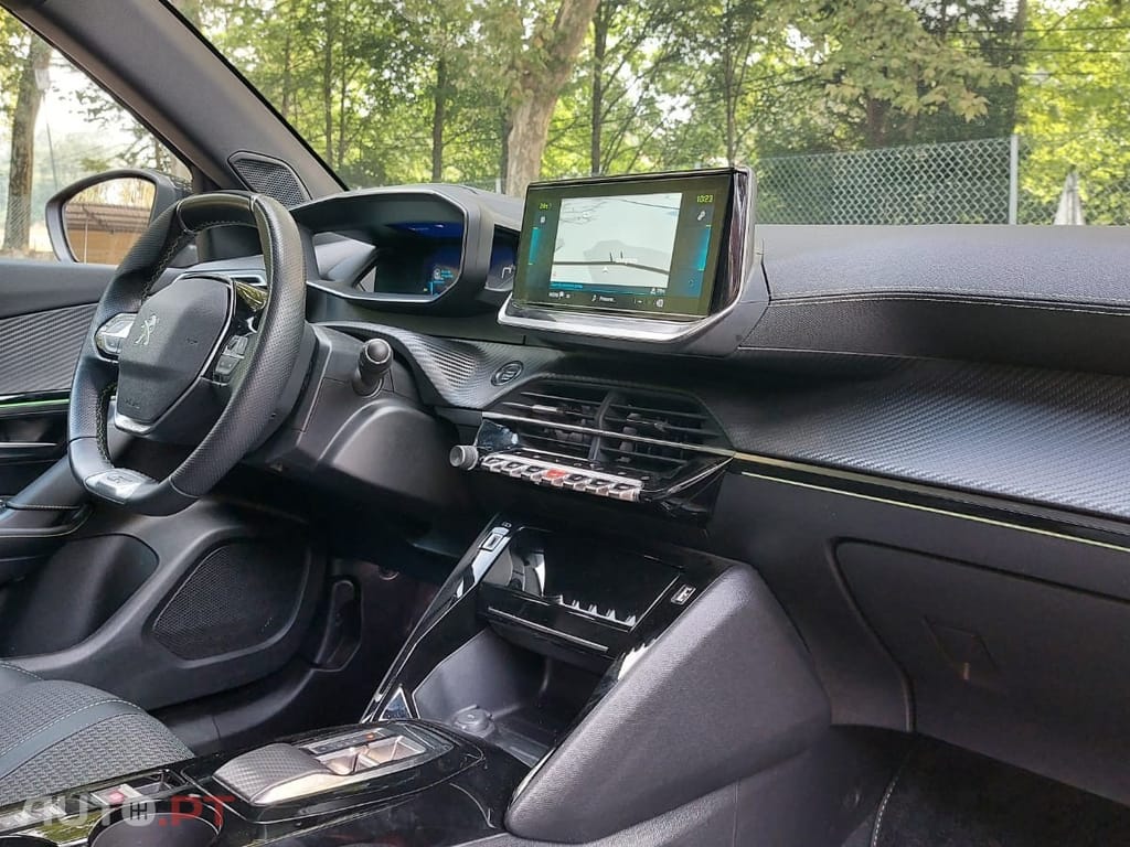 Peugeot E-2008 50 kWh GT