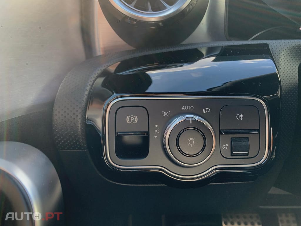 Mercedes-Benz A 250 e AMG Line