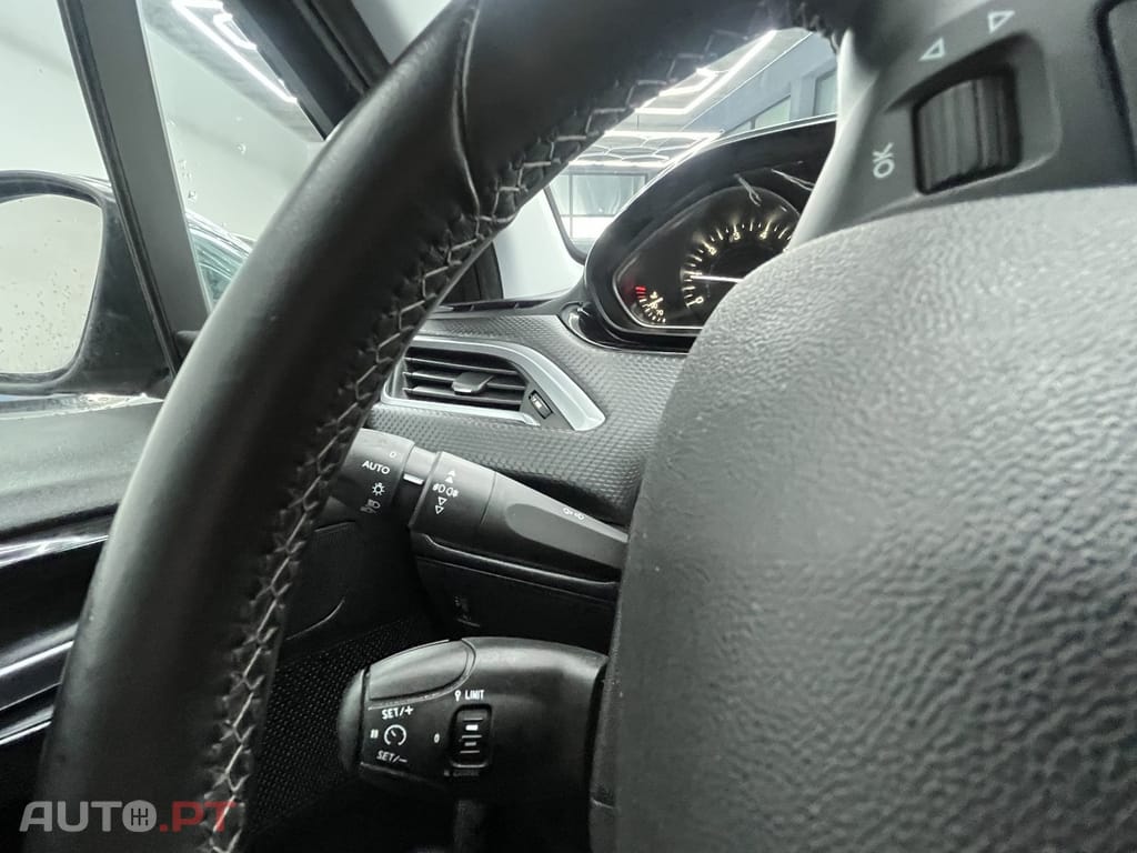 Peugeot 208 1.2 PureTech Allure