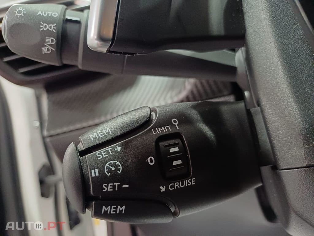 Peugeot 2008 1.2 PureTech Allure EAT8