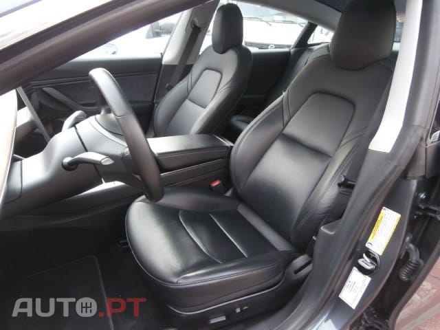 Tesla Model 3 Standard Range Plus RWD