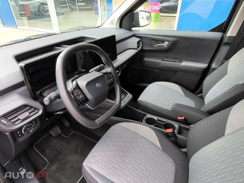 Ford Tourneo TITANIUM 43,6kWh 136CV