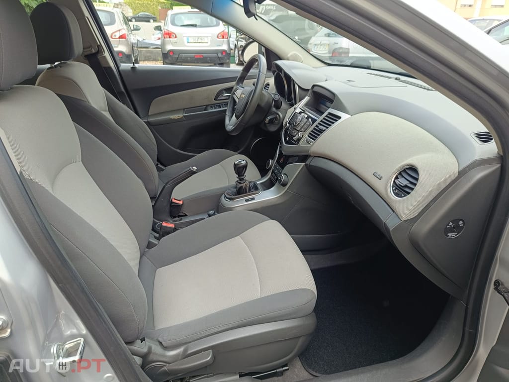 Chevrolet Cruze 1.6 LS