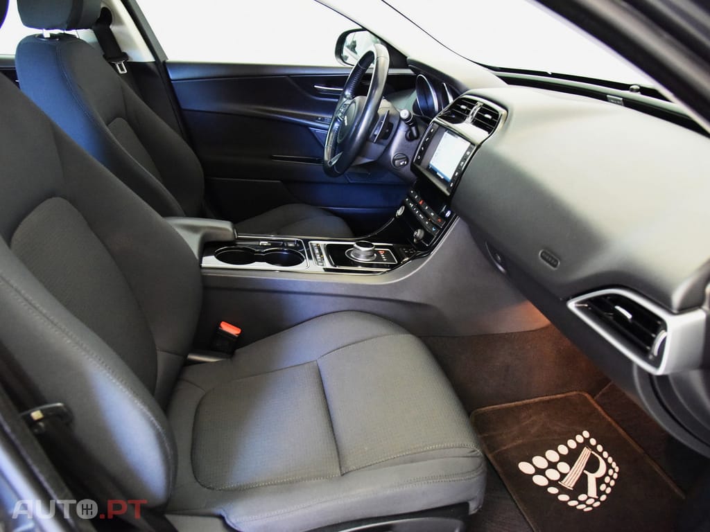 Jaguar XE 2.0 D Portfolio Aut.