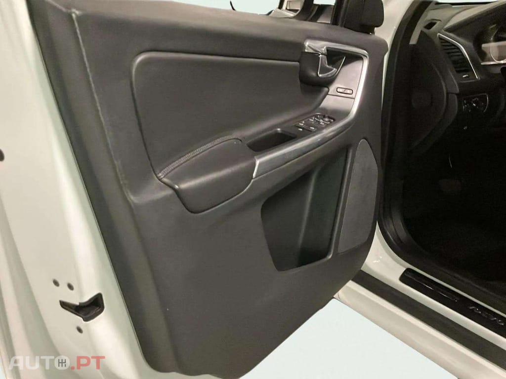 Volvo XC60 2.0 D4 Momentum Plus Geartronic