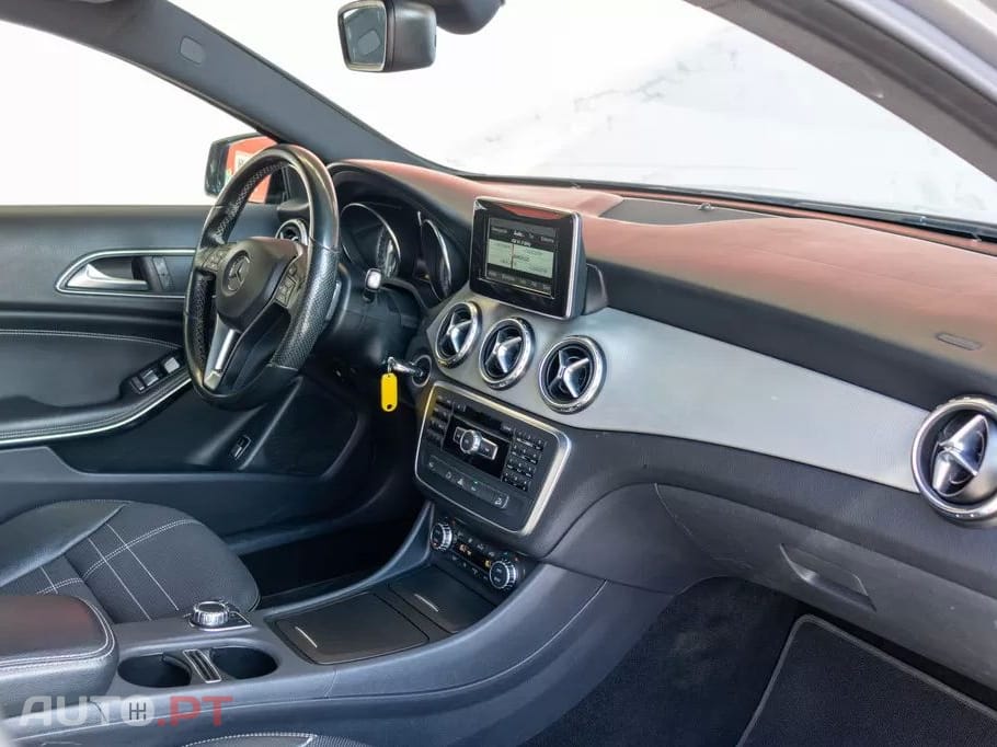 Mercedes-Benz GLA 220 CDI 4Matic 7G-DCT Style
