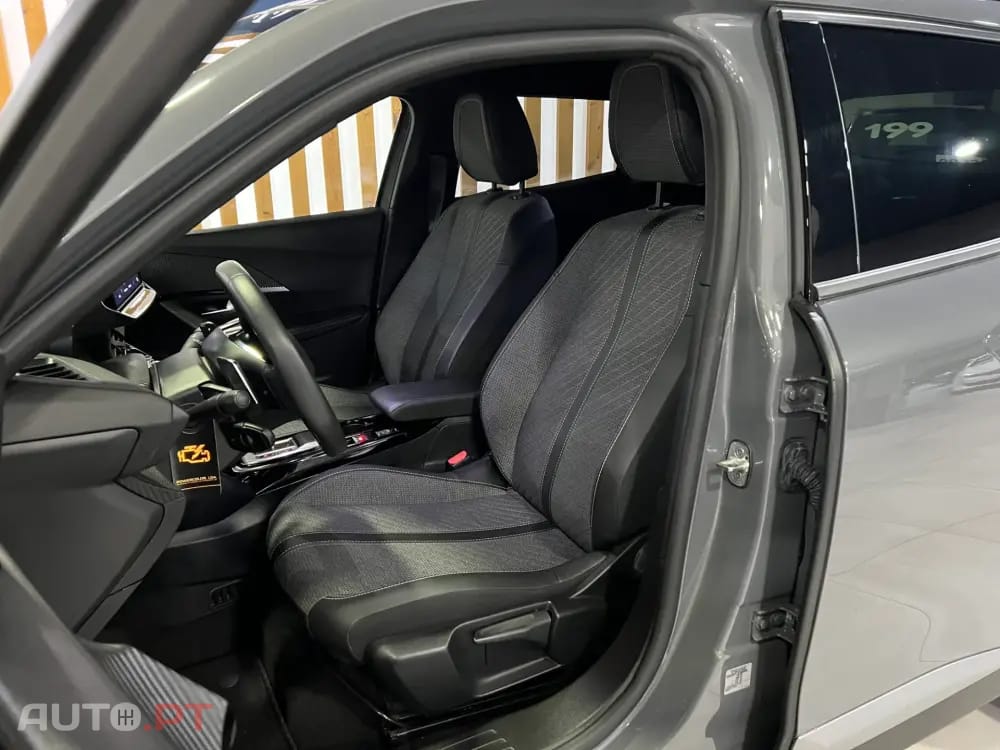 Peugeot 2008 1.2 Hybrid Allure e-DCS6