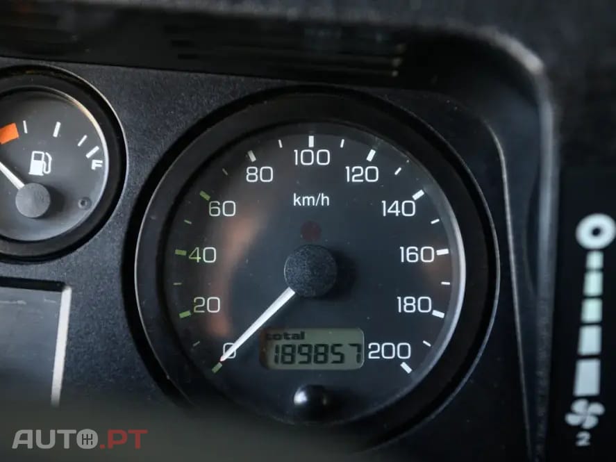 Land Rover Defender 90 SW 2.5 Td5 E