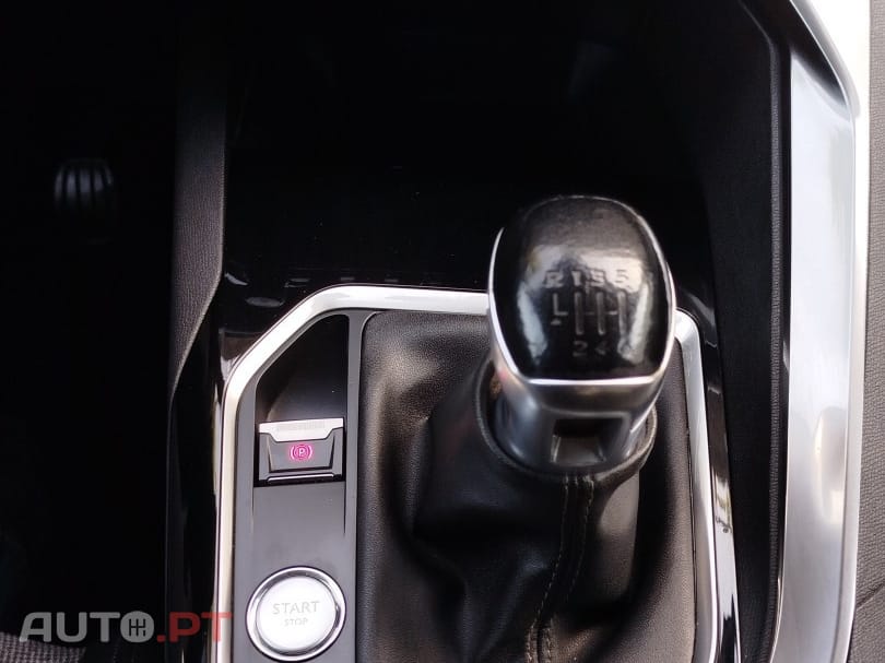 Peugeot 5008 1.2 PureTech Allure J18