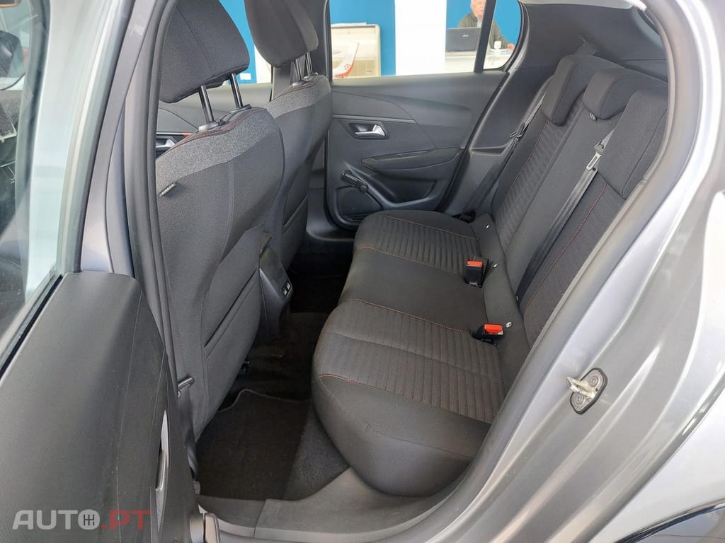 Peugeot E-208 50 kWh Active