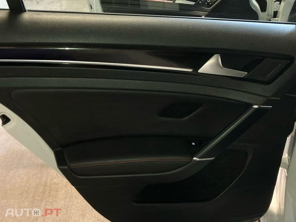 Volkswagen Golf 2.0 TSI GTI DSG Performance