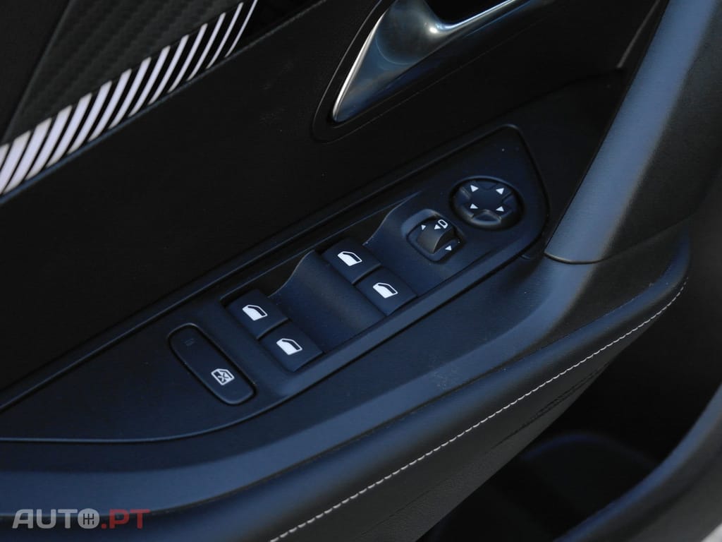 Peugeot E-2008 54 kWh Allure