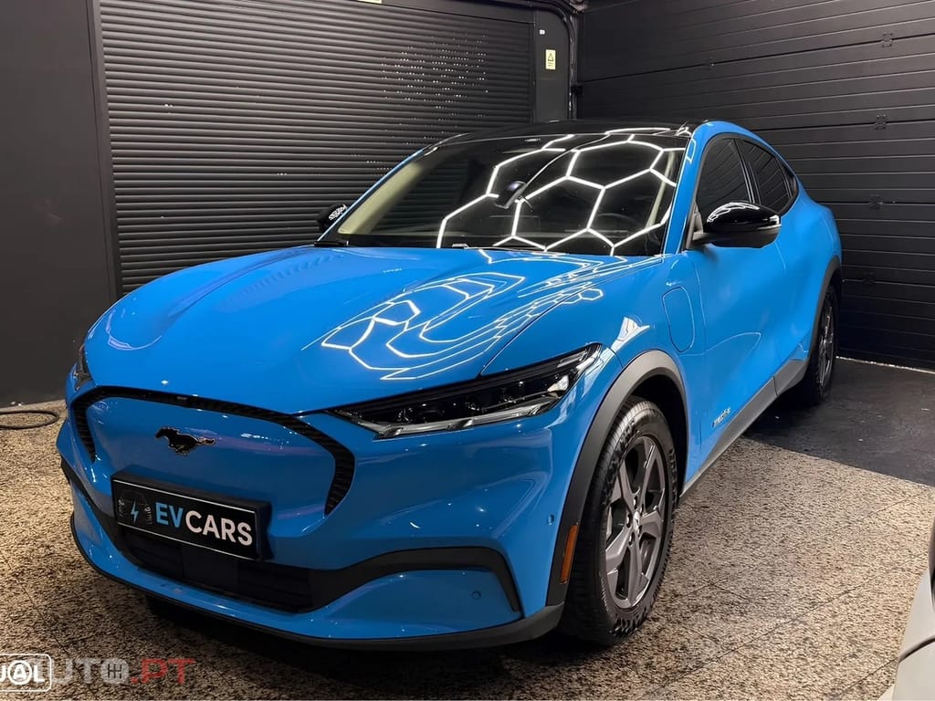 Ford Mustang Mach-E 75.7 kWh Base