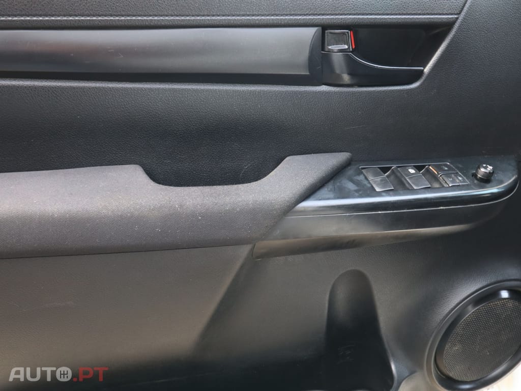 Toyota Hilux 2.4 D-4D 4WD CD CH