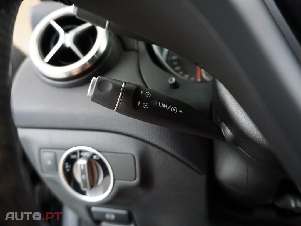 Mercedes-Benz CLA 200 d Shooting Brake — fotografia 11