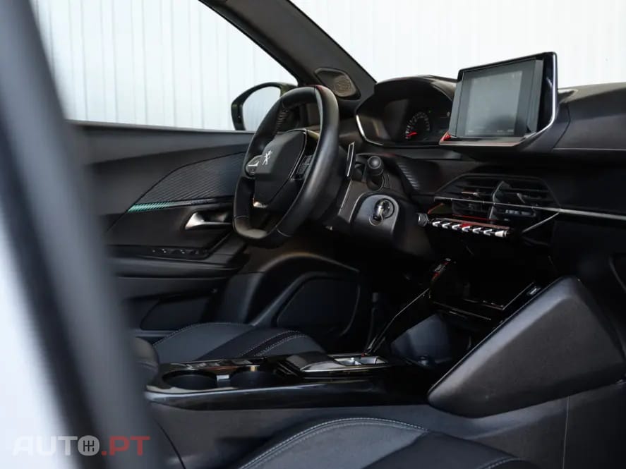 Peugeot 2008 1.2 PureTech Allure EAT8