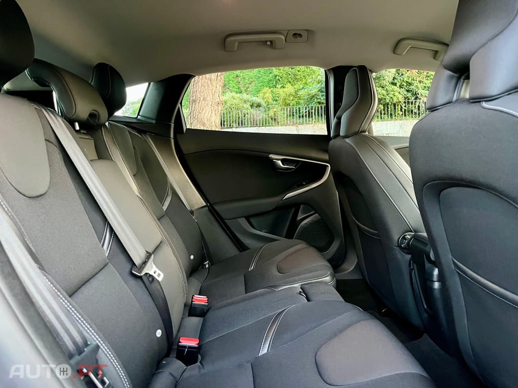 Volvo V40 D2