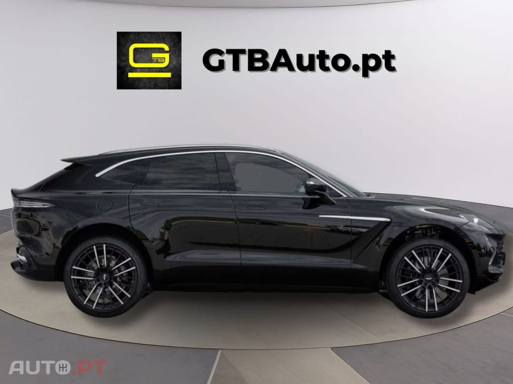 Aston Martin DBX V8