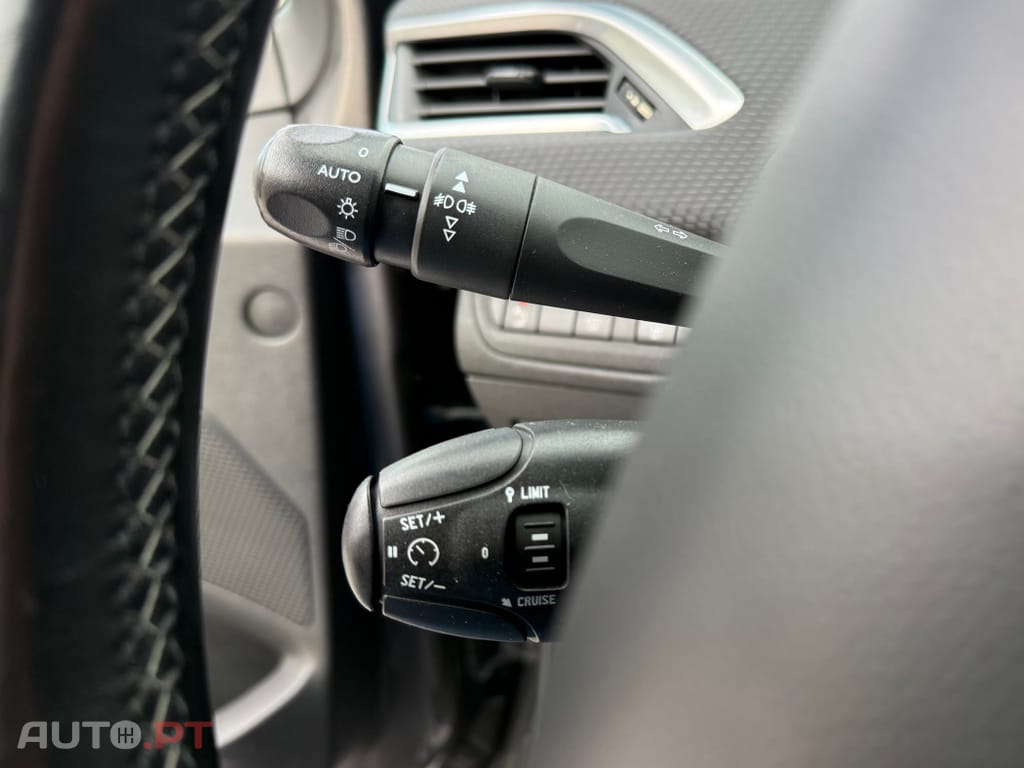 Peugeot 2008 e-HDi FAP 92 STOP & START Allure