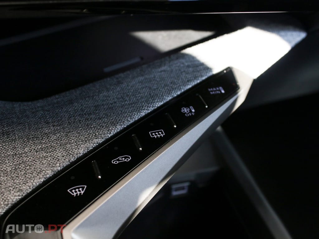 Peugeot 3008 1.2 Hybrid Allure e-DCS6