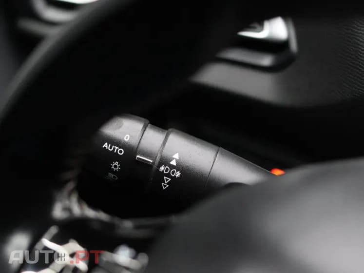 Peugeot 308 SW 1.5 BlueHDI Active — fotografia 11